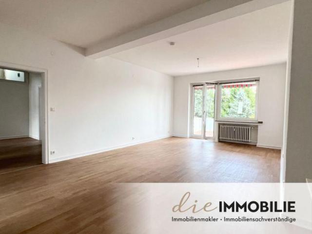 Sanierte 4 Zimmerwohnung mit Altbaucharme und Gartenblick in Bensberg !