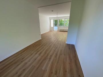 Sanierte 4 Zimmerwohnung mit Balkon