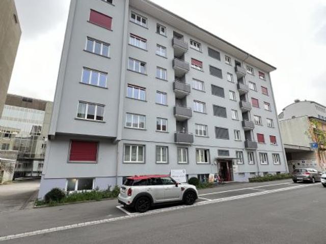 Sanierte 6 Zimmerwohnung an guter Lage zu vermieten