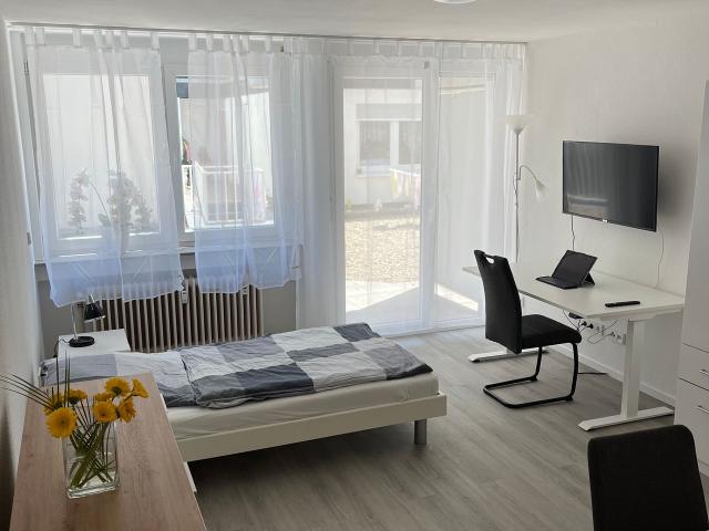 Sanierte 1 Zimmer Wohnung im Zentrum, Stuttgart Amsterdam Apartments for Rent