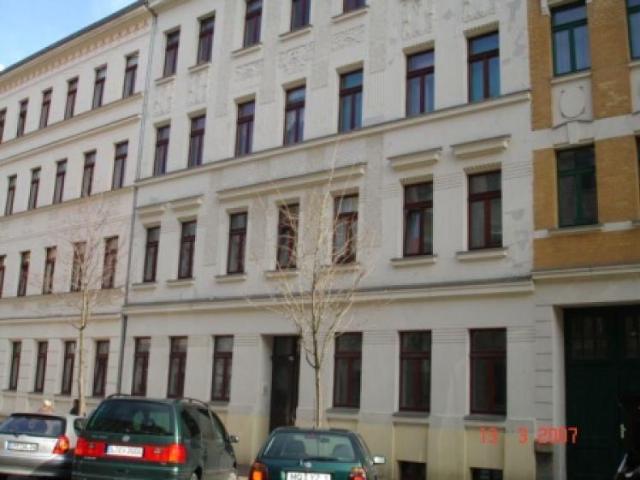 sanierte 2 Raumwohnung auf 60,69 m², Balkon und Parkett