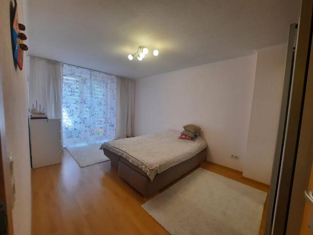 Sanierte 2 Raumwohnung inkl. Balkon und EBK auf Wunsch !