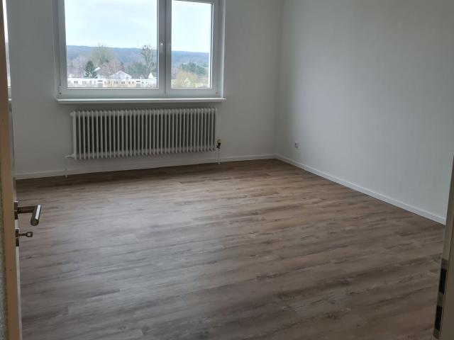 Sanierte 2 Zimmer Wohnung mit Weitblick – vermietet und ertragsstark