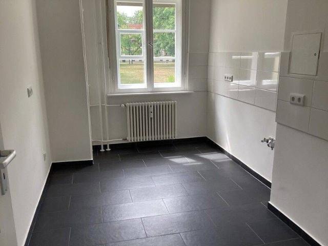 Sanierte 2 Zimmer Wohnung mit Balkon in Berlin Niederschönhausen ab sofort !