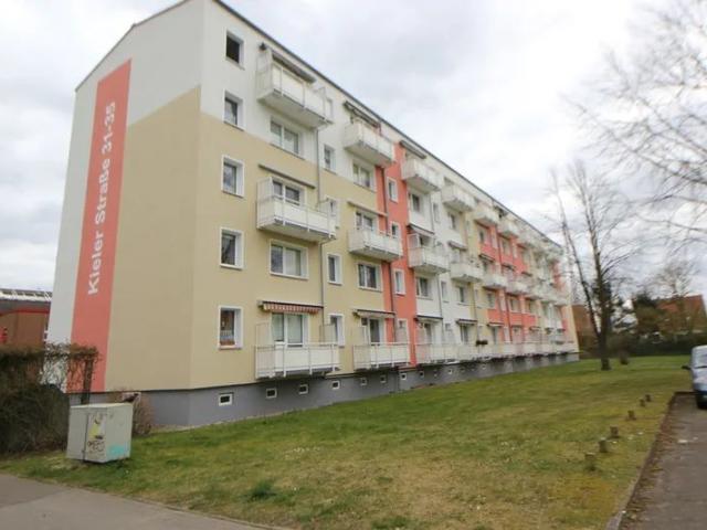 Sanierte 2 Zimmer Wohnung mit Balkon in Lankow zu mieten!
