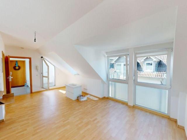 Sanierte 2 Zimmer Wohnung mit Dachterrasse und Tiefgaragenstellplatz