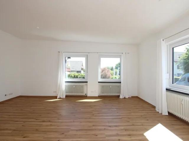 Sanierte 2 Zimmer Wohnung mit Einbauküche und PKW Stellplatz in Kassel Niederzwehren