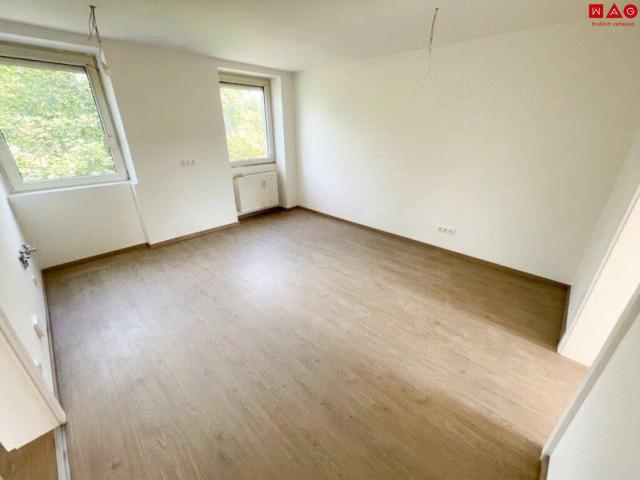 Sanierte 2 Zimmer Wohnung mit eigenem Garten!