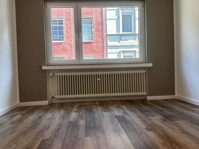Sanierte 2 Zimmer Wohnung mit grossem Balkon und Blick ins Grüne in Wuppertal Wichlinghausen!
