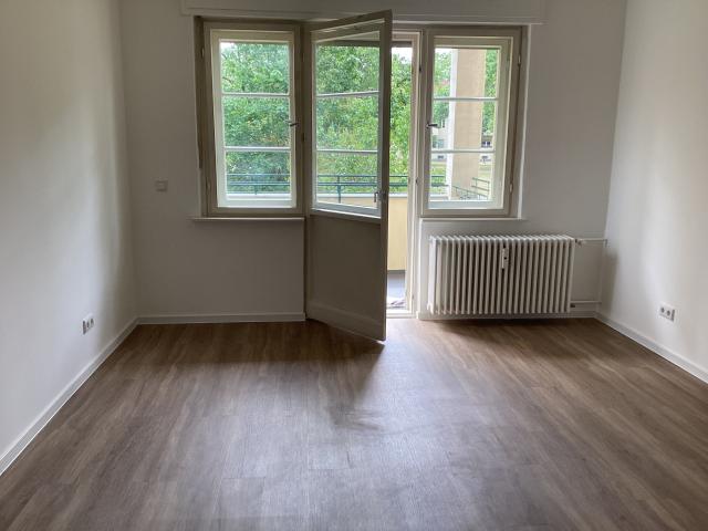 Sanierte 2 Zimmer Wohnung Berlin Niederschönhausen mit Balkon, vermietbar Ende Sep. 2026!