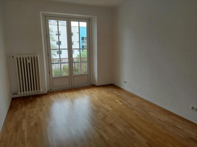 Sanierte 2 Zimmer Wohnung in Steyr, 44m², 2. Etage, Bad mit Fenster!