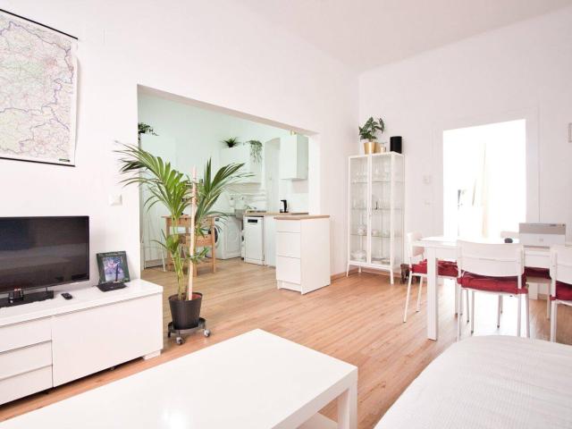 Sanierte 2 Zimmer Wohnung | Innenhoflage | direkt bei der U Bahn Station Thaliastraße