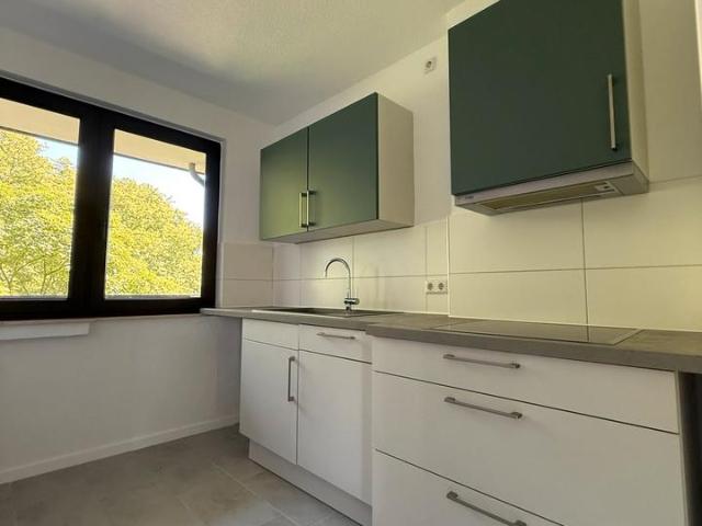 Sanierte 2 Zimmer Wohnung, Küche+Balkon in Duisburg Meiderich