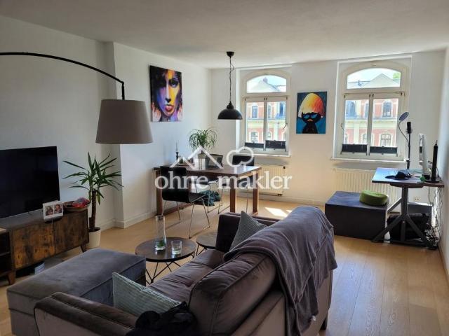 Sanierte 2 Zimmer Dachgeschosswohnung mit Einbauküche