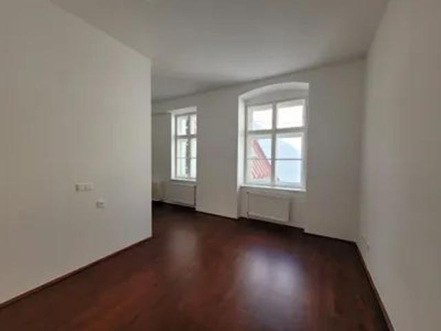 SANIERTE 2 Zimmer Dachgeschosswohnung