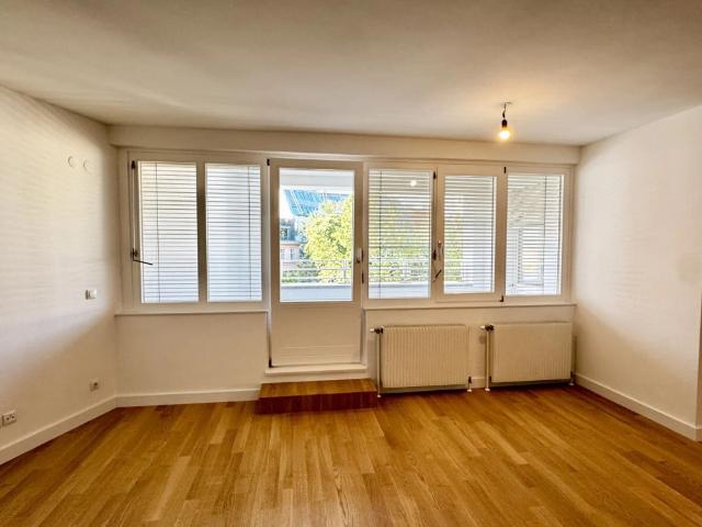 Sanierte 2 Zimmer Innenstadtwohnung mit Loggia in Innenhoflage Nähe Juridicum