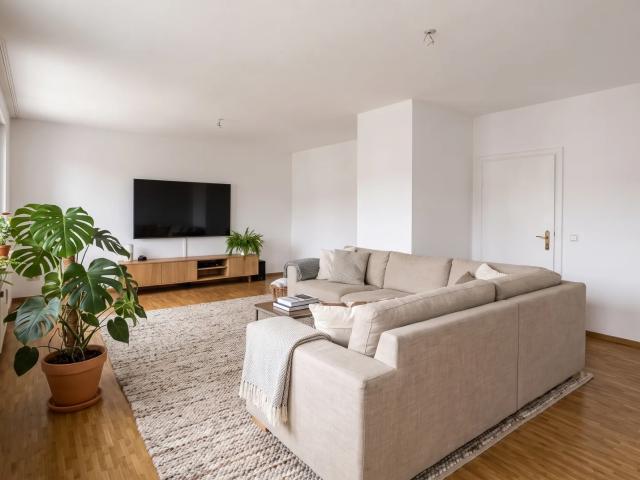 SANIERTE 2 ZIMMERWOHNUNG IN DER STADTMITTE ZU MIETEN!