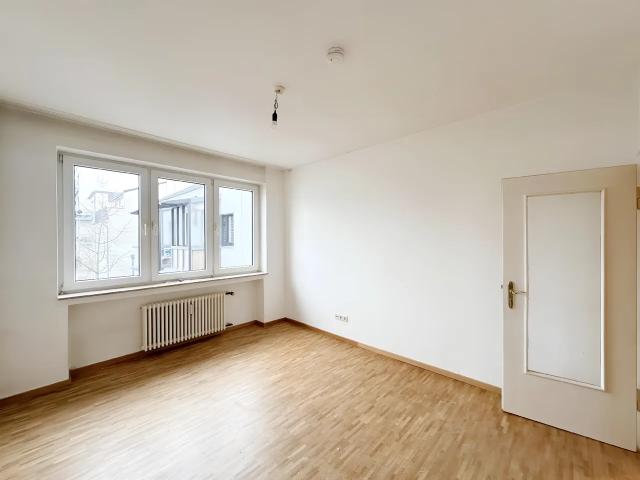 SANIERTE 2 ZIMMERWOHNUNG IN DER STADTMITTE ZU MIETEN!