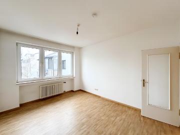 SANIERTE 2 ZIMMERWOHNUNG IN DER STADTMITTE ZU MIETEN!