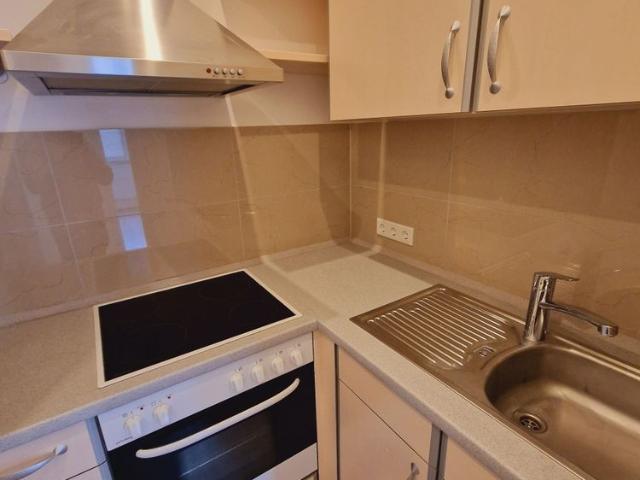 Sanierte 2 Zimmerwohnung mit Einbauküche und Balkon!