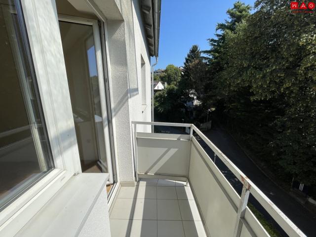 sanierte 2 zimmerwohnung, zentrumsnah, mit balkon und lift!