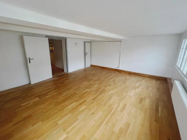 Sanierte 2.5 Zimmer Wohnung in historischem Gebäude zu vermieten!