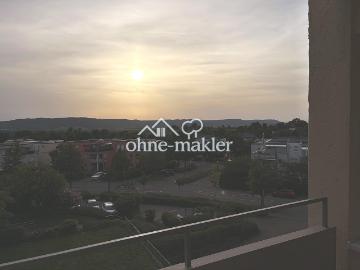 Provisionsfrei · Sanierte 2,5 Zi. mit Aufzug, Balkon & Weitblick · TG Stellplatz