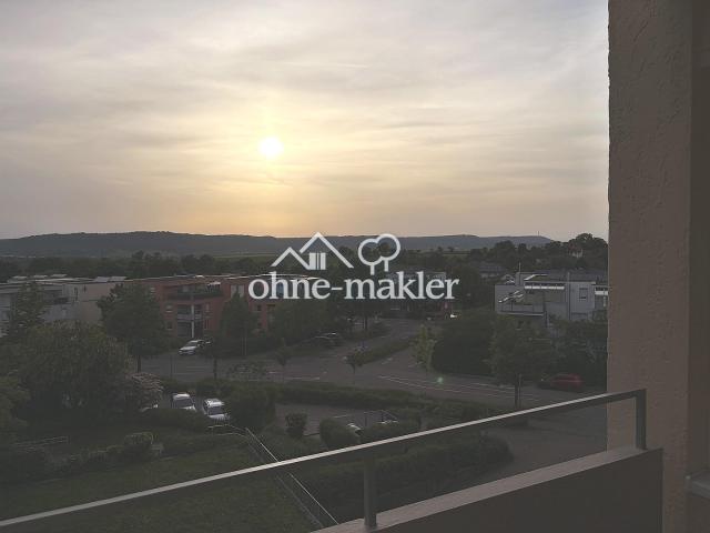 Provisionsfrei · Sanierte 2,5 Zi. mit Aufzug, Balkon & Weitblick · TG Stellplatz