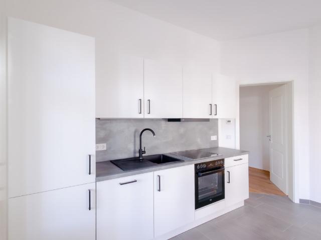 Sanierte 2,5 Zimmer Wohnung mit EBK und historischem Altbauflair WE02