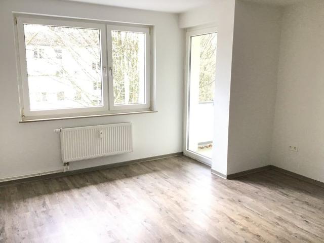 Sanierte 3 Raumwohnung mit Balkon im Grünen