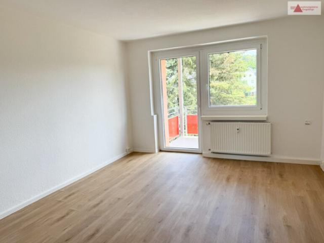 Sanierte 3 Raum Balkonwohnung in ruhiger, sonniger Lage Thum im Erzgebirge!