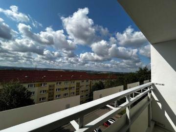 Sanierte 3 Raum Wohnung mit Balkon zum Sondermietpreis!