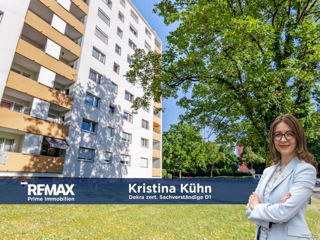 Sanierte 3 Zimmer Wohnung mit Westbalkon, Weitblick & TG Stellplatz – vermietete Kapitalanlage