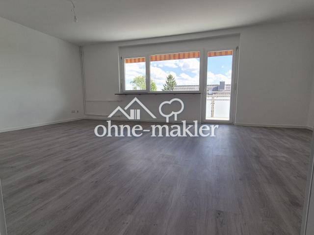 Sanierte 3 Zimmer Wohnung mit Balkon & Einbauküche