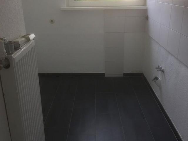 Sanierte 3 Zimmer Wohnung mit Balkon & Küche