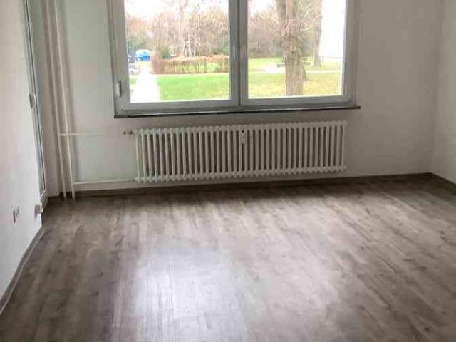 Sanierte 3 Zimmer Wohnung mit Balkon im Erdgeschoß in Baumheide
