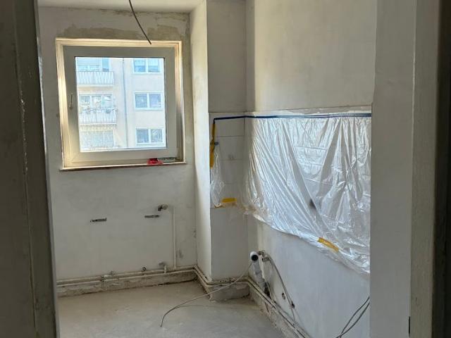 Sanierte 3 Zimmer Wohnung mit Balkon in ruhigem Haus