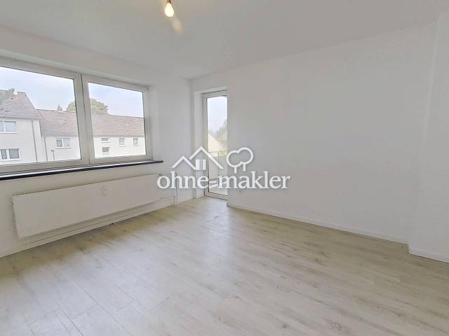 Sanierte 3 Zimmer Wohnung mit BALKON und modernem WANNENBAD