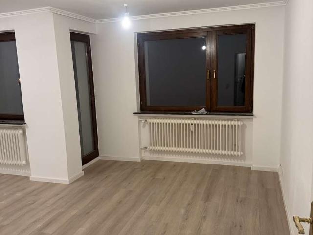 Sanierte 3 Zimmer Wohnung mit Balkon und Aufzug in Oberursel