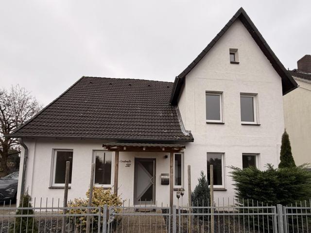 Sanierte 3 Zimmer Wohnung mit Dachboden, Stellplatz und Gartenanteil