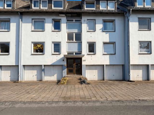 Sanierte 3 Zimmer Wohnung mit Garage und Keller!