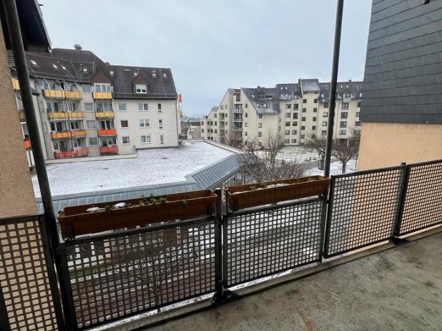 Sanierte 3 Zimmer Wohnung mit großem Südbalkon und TG Stellplatz