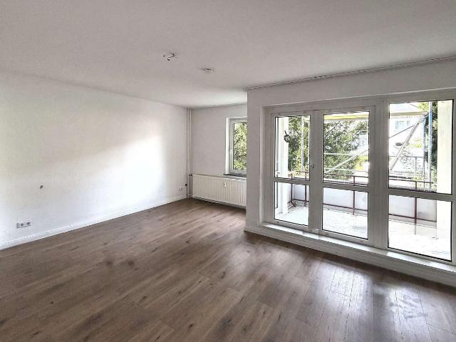 Sanierte 3 Zimmer Wohnung mit Loggia und 3 Kellerräumen in Bremen Huchting