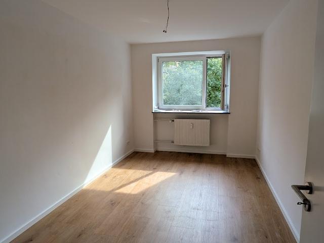 Sanierte 3 Zimmer Wohnung am Dutzendteich !