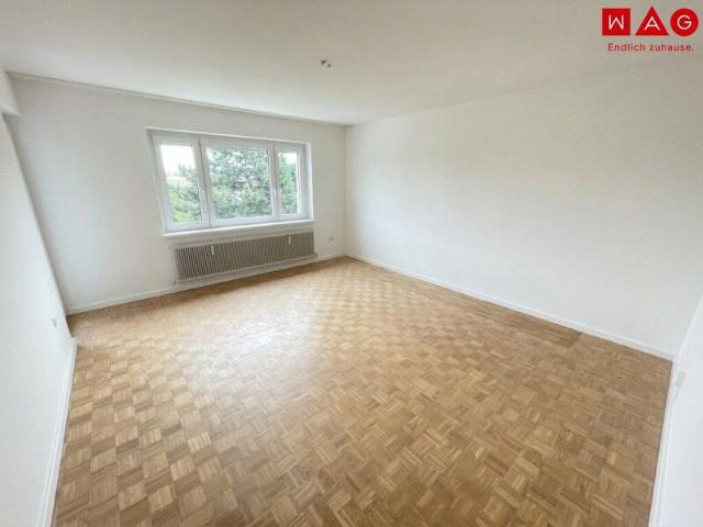 Sanierte 3 Zimmer Wohnung mit großer süd westseitiger Loggia!