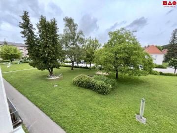 Sanierte 3 Zimmer Wohnung in Steyr Münichholz: Helle Wohnräume, großzügige Küche, moderne Dusche, flexibler Grundriss und idyllischer Grünblick – ruhiges Wohnen mit bester Infrastruktur!