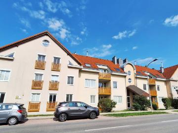 Sanierte 3 Zimmer Wohnung inkl. Garagenplatz