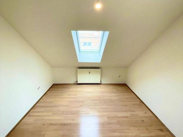Sanierte 3 Zimmer Altbauwohnung in Uninähe Provisionsfrei!