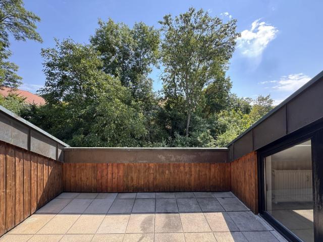 Sanierte 3 Zimmer Dachgeschosswohnung mit Dachterrasse und Tiefgaragenplatz