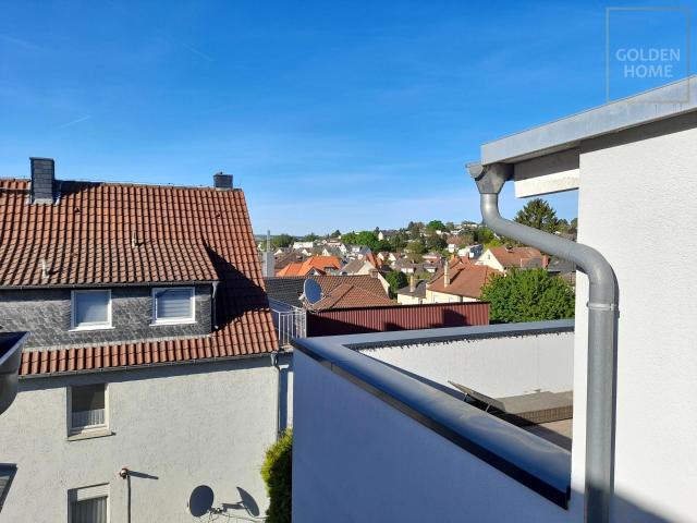 Sanierte 3 Zimmer Dachgeschosswohnung mit Dachterrasse und Weitblick in Bad Vilbel